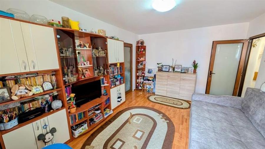 Apartament cu 2 camere semidecomandat, mobilat în Noua