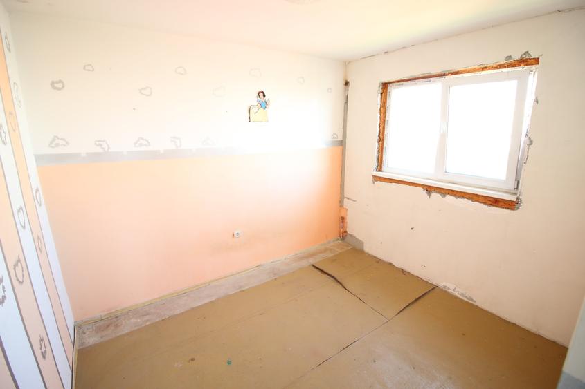Apartament cu 3 camere decomandat în Micro 20