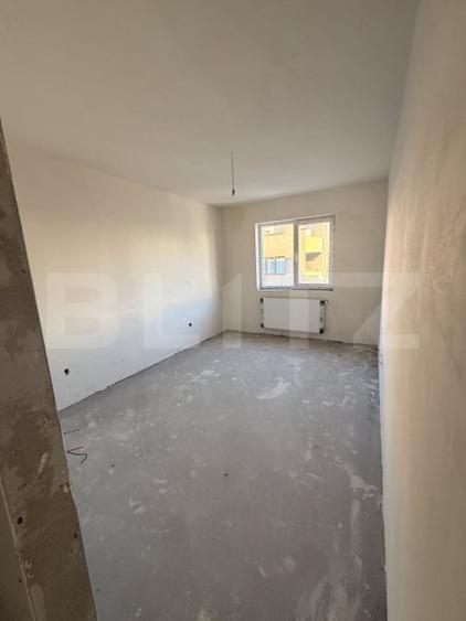 Apartament cu 3 camere semidecomandat în Florești