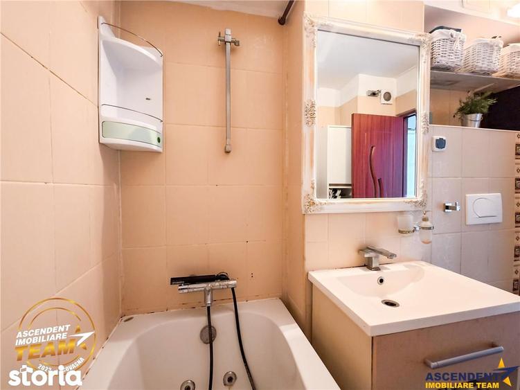 Apartament cu 3 camere decomandat în Central