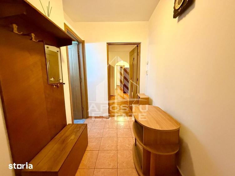 Apartament cu 3 camere semidecomandat în Dacia
