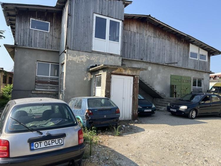 Spațiu comercial, de 1,000 mp, în Central