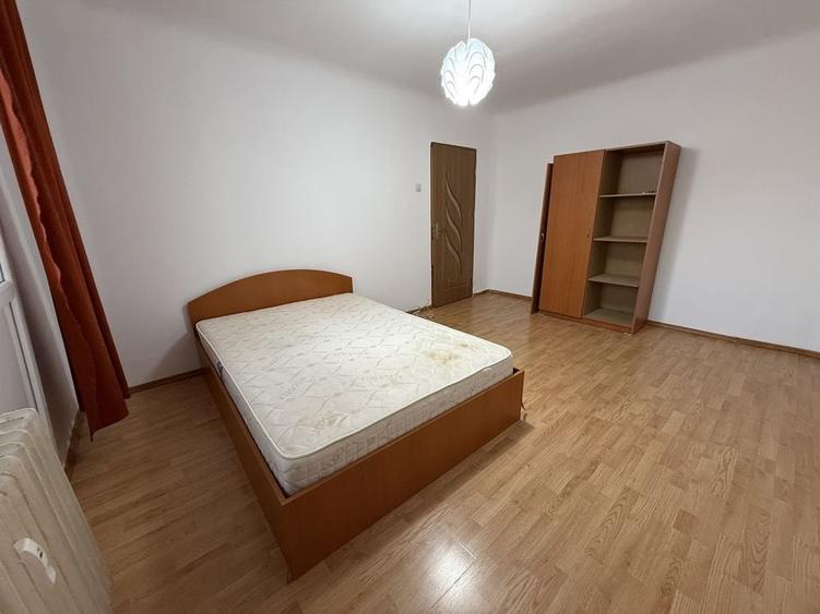 Garsonieră decomandată în 1 Mai