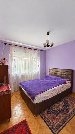 Apartament cu 3 camere decomandat, mobilat în Lipovei