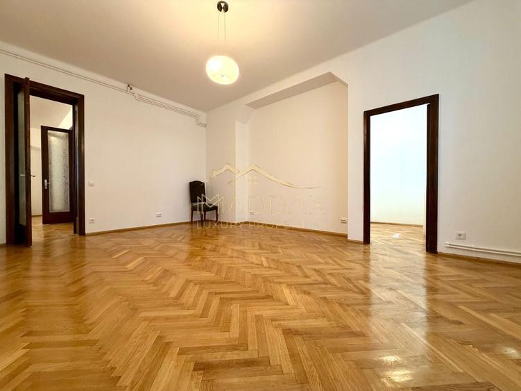 Birou, de 143.61000061035 mp, în Polonă