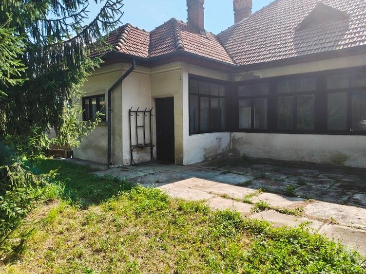 Casă individuală cu 5 camere cu Canalizare în Central