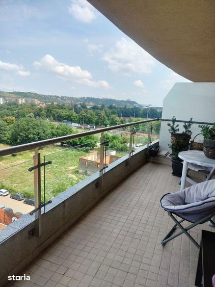 Apartament cu 3 camere în Plopilor