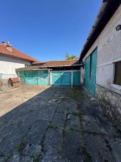 Casă cu 5 camere în Livadia