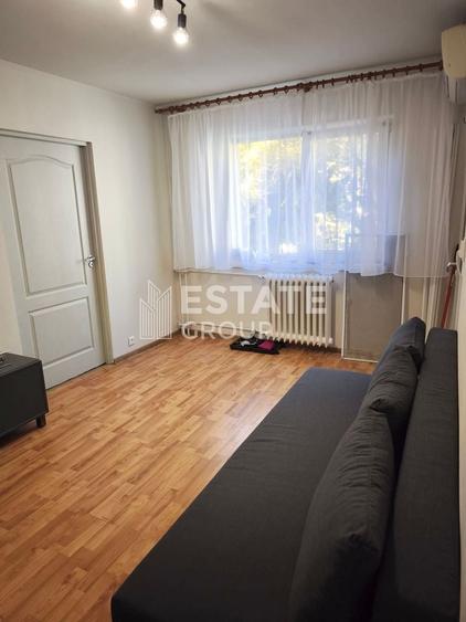 Apartament cu 3 camere semidecomandat, mobilat în P-ța Doina