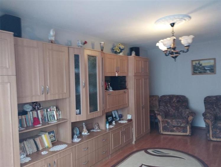 Apartament cu 3 camere decomandat, mobilat în Bistrița Lac