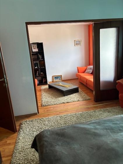 Apartament cu 3 camere decomandat, mobilat în Capitol