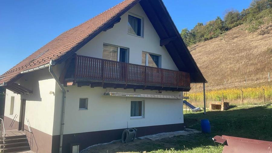 Casă cu 4 camere în Valea