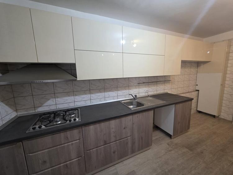 Apartament cu 4 camere decomandat, mobilat în Primăverii