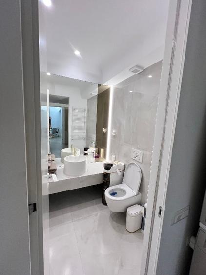 Apartament cu 2 camere decomandat, mobilat în Central