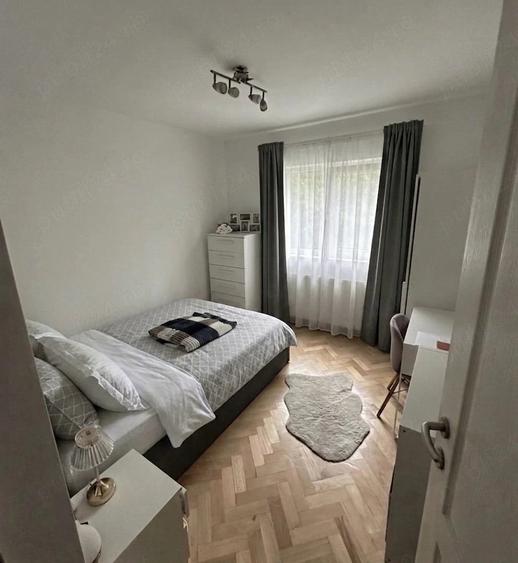 Apartament cu 3 camere semidecomandat în Central