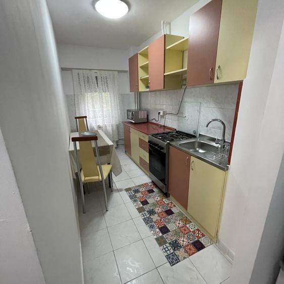 Garsonieră decomandată în Decebal