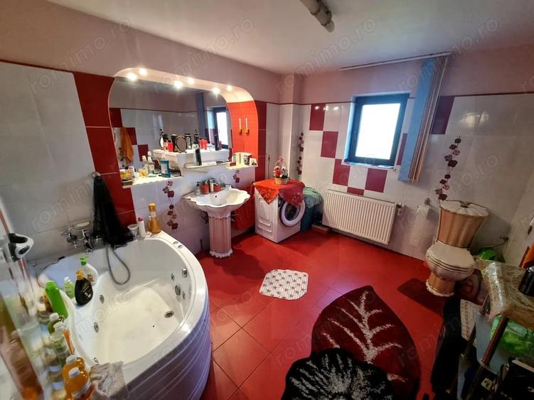 Casă cu 5 camere cu Teren 544 Mp în Agigea