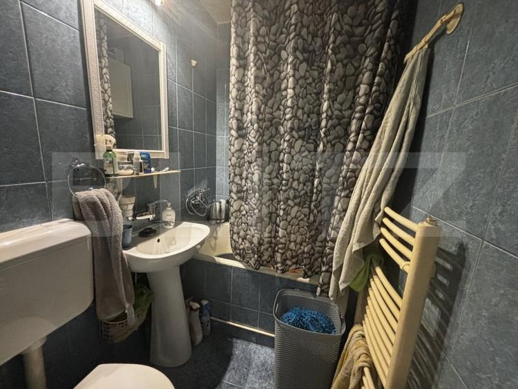 Apartament cu 3 camere semidecomandat, mobilat în Micro 14