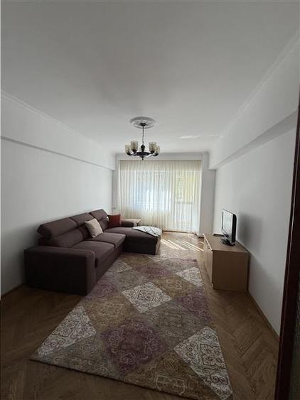 Apartament cu 3 camere decomandat în Tomis II