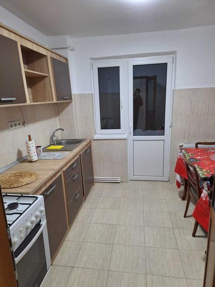 Apartament cu 2 camere semidecomandat în Școlilor