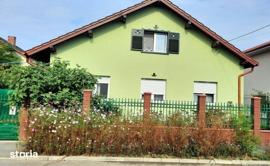 Casă cu 5 camere cu Teren 900 Mp în Burdea