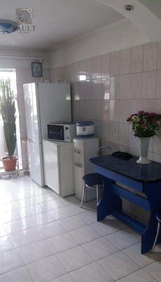 Apartament cu 3 camere decomandat, mobilat în Rahova