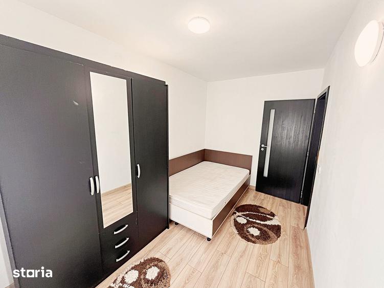 Apartament cu 3 camere în Podu Roș