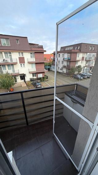 Apartament cu 3 camere decomandat în 1 Decembrie