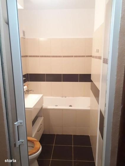 Apartament cu 4 camere decomandat în Central