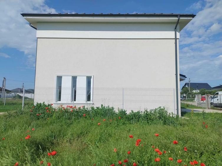 Casă cu 4 camere în Crevedia