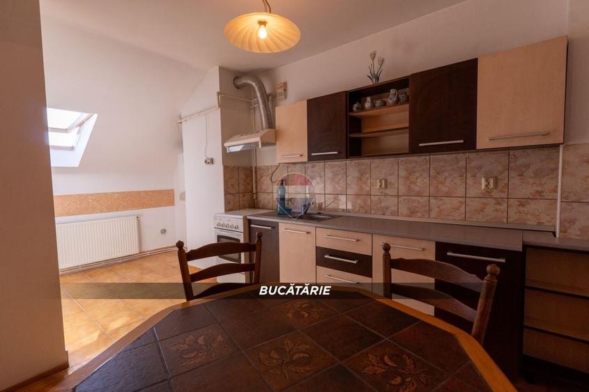 Apartament cu 6 camere decomandat, mobilat în Central