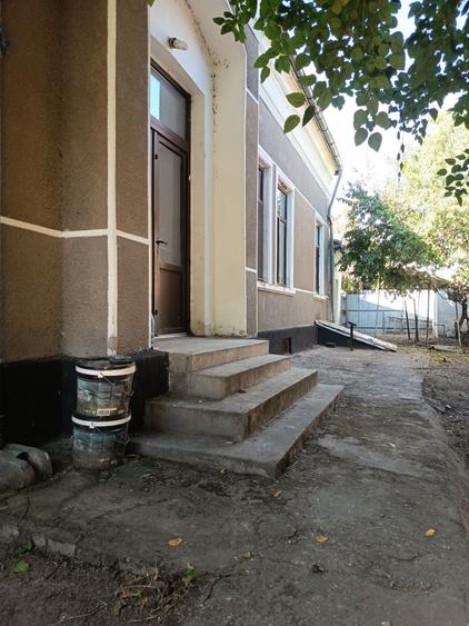 Casă cu 3 camere în Central