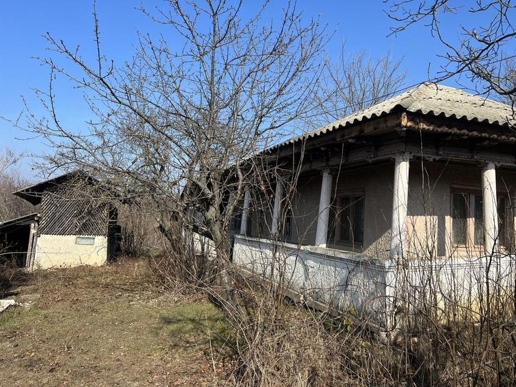 Casă cu 3 camere în Călugăreni