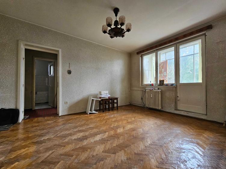 Apartament cu 3 camere semidecomandat în Ultracentral