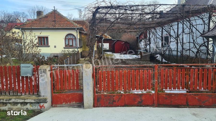 Casă cu 3 camere în Albești
