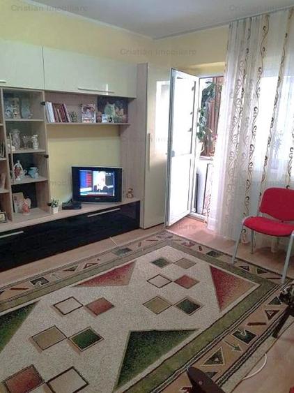 Apartament cu 3 camere decomandat în Obor