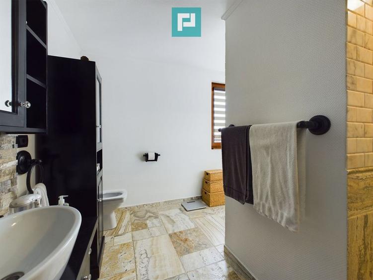 Casă cu 5 camere cu Teren 750 Mp în Grădiște