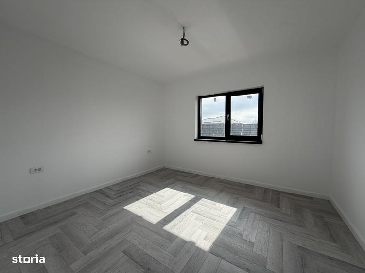 Casă cu 4 camere cu Teren 400 Mp în Clinceni