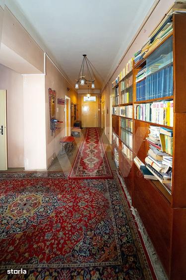 Apartament cu 4 camere decomandat în Central