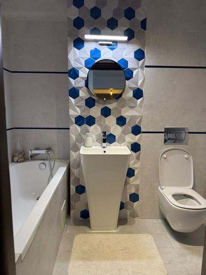 Apartament cu 3 camere decomandat în Uverturii