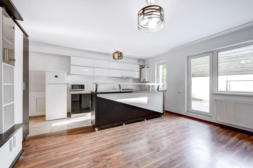 Apartament cu 3 camere decomandat în Titan