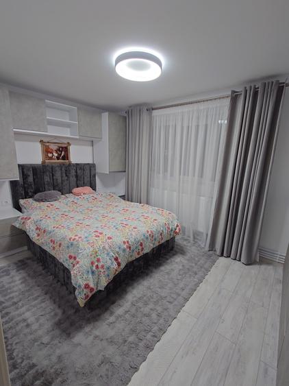 Apartament cu 2 camere decomandat în Micro 11