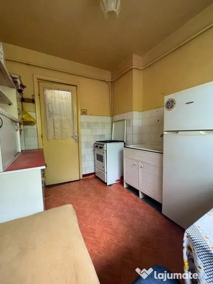 Apartament cu 2 camere semidecomandat în Calea Galați