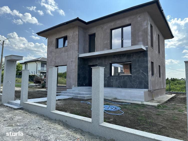 Casă cu 4 camere în Granit