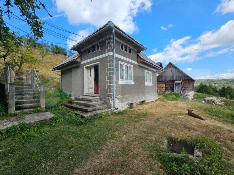 Casă cu 5 camere cu Teren 1855 Mp în Tomuțești