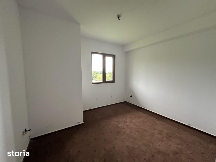 Spațiu comercial, de 936 mp, în Valea Călugărească