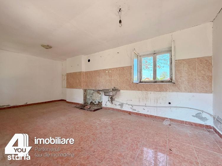 Casă cu 3 camere cu Teren 2114 Mp în Central