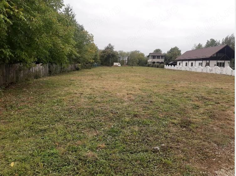 Teren de 4084 mp, în Valea