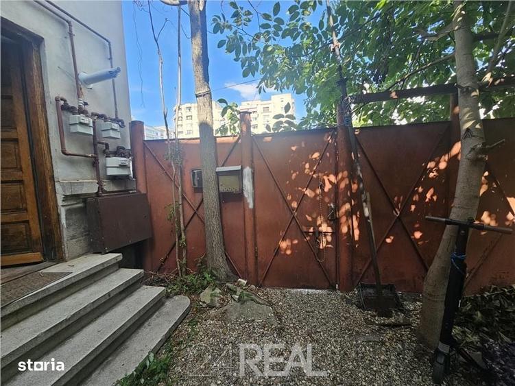 Casă cu 4 camere în Splaiul Unirii