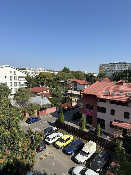 Apartament cu 3 camere decomandat în Apărătorii Patriei